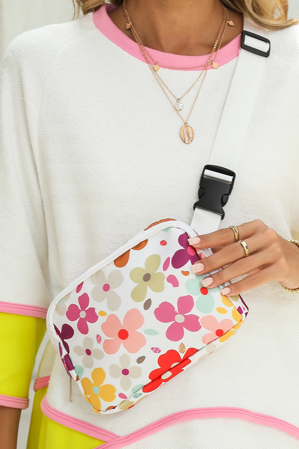 White 60s Vintage Flower Print Zip Up Crossbody Bag