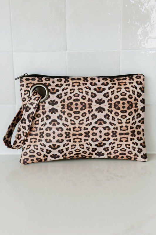 ALEXA OVERSIZED CLUTCH WITH WRISTLET