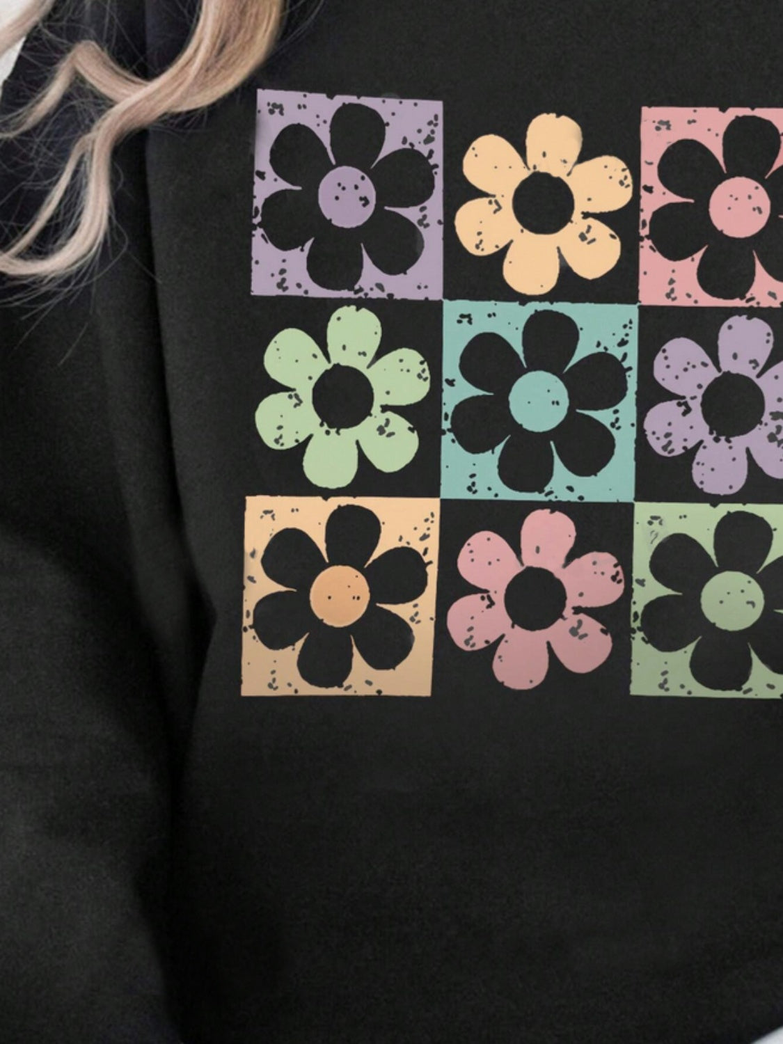  Flower Round Neck Long Sleeve Sweatshirt.