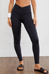 Black Arched Waist Seamless Active Leggings - Cocoa Yacht Club