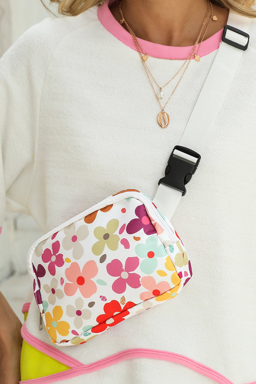 White 60s Vintage Flower Print Zip Up Crossbody Bag