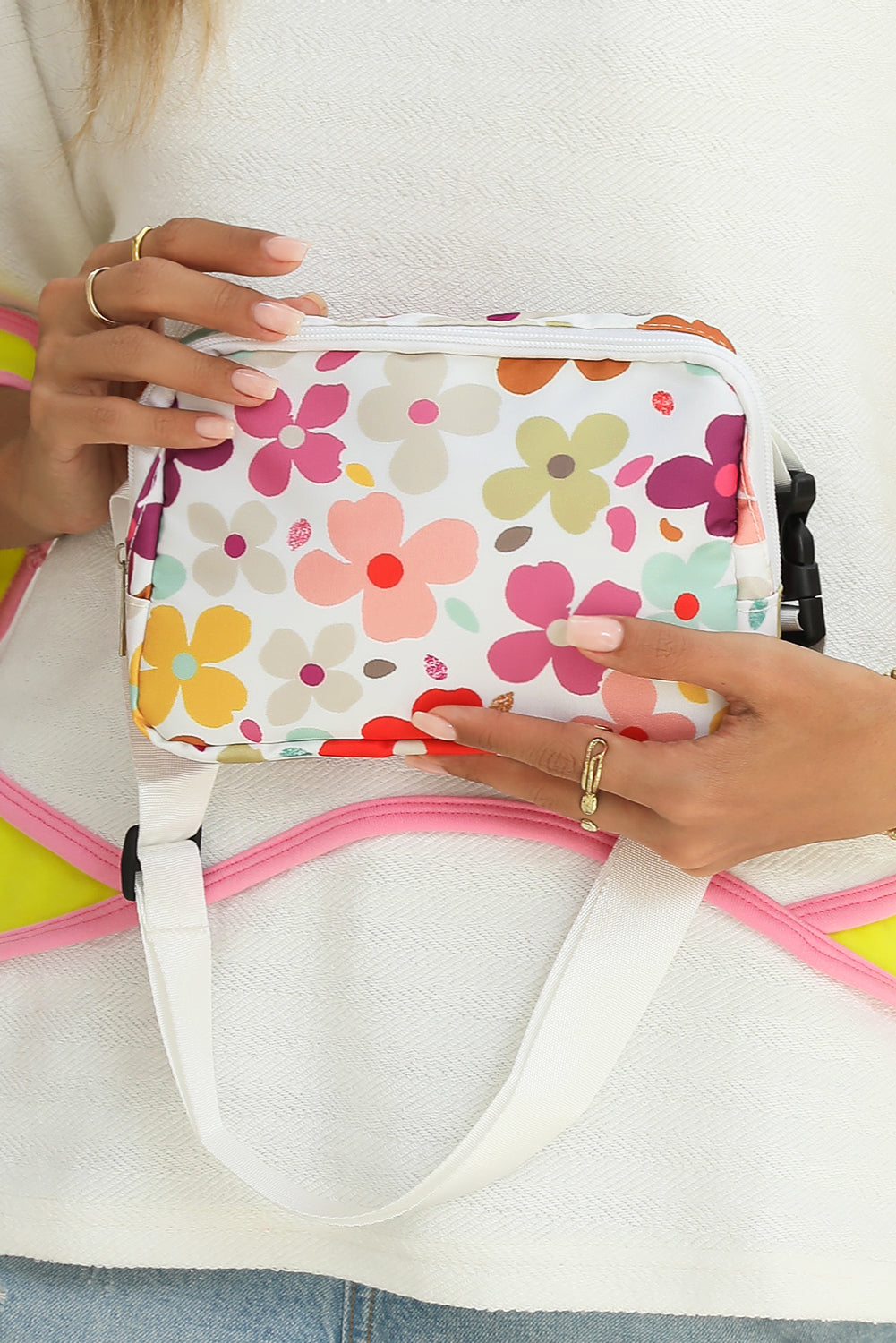 White 60s Vintage Flower Print Zip Up Crossbody Bag