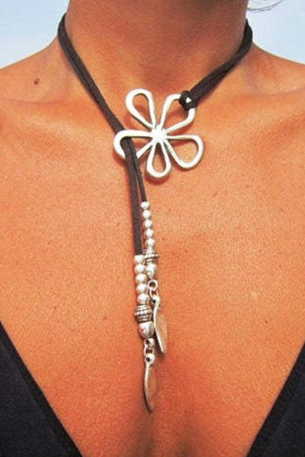 Silvery Hollow Out Floral Leather Rope Y-shaped Necklace