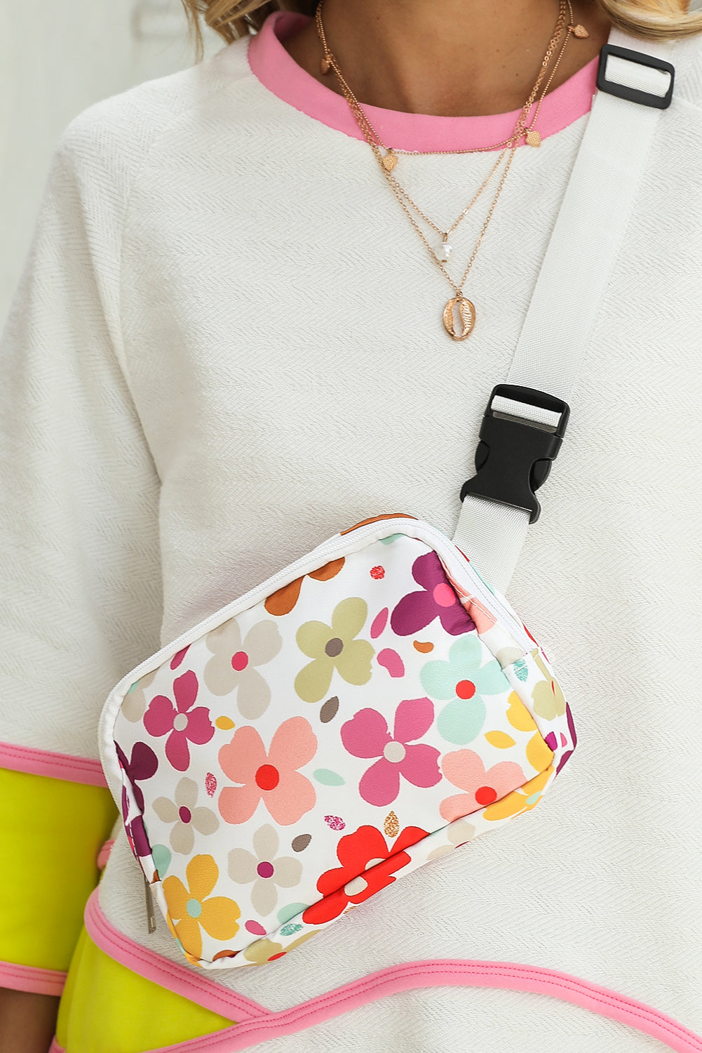 White 60s Vintage Flower Print Zip Up Crossbody Bag