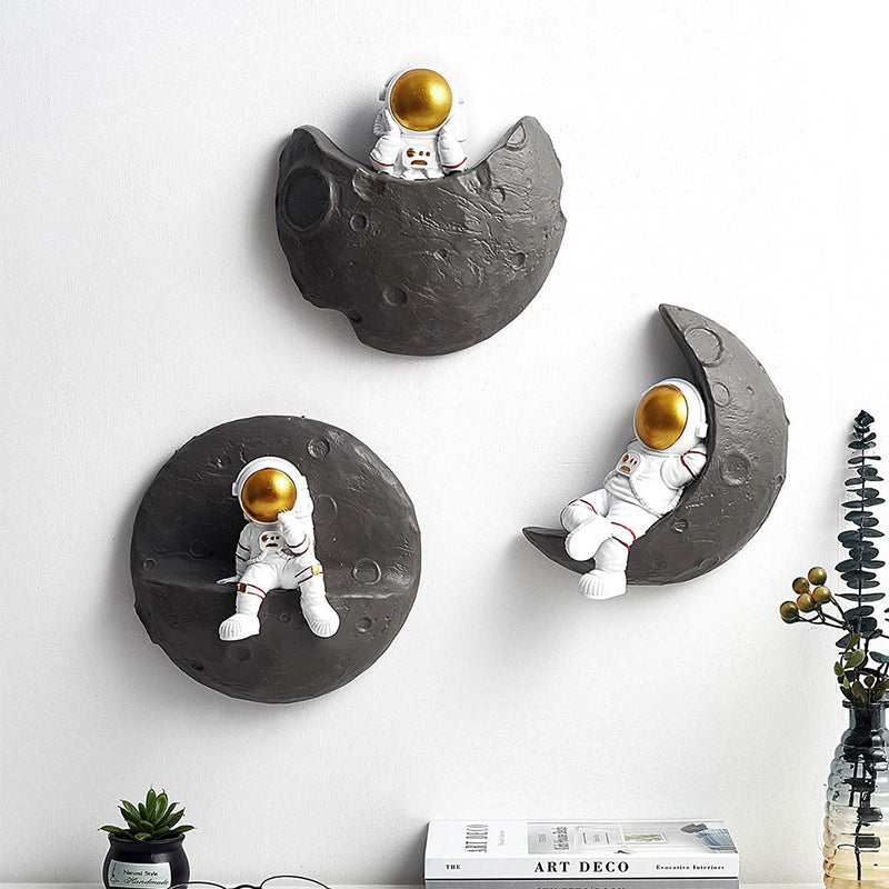 Cocoa Yacht Club Space Astronaut Wall Pendant