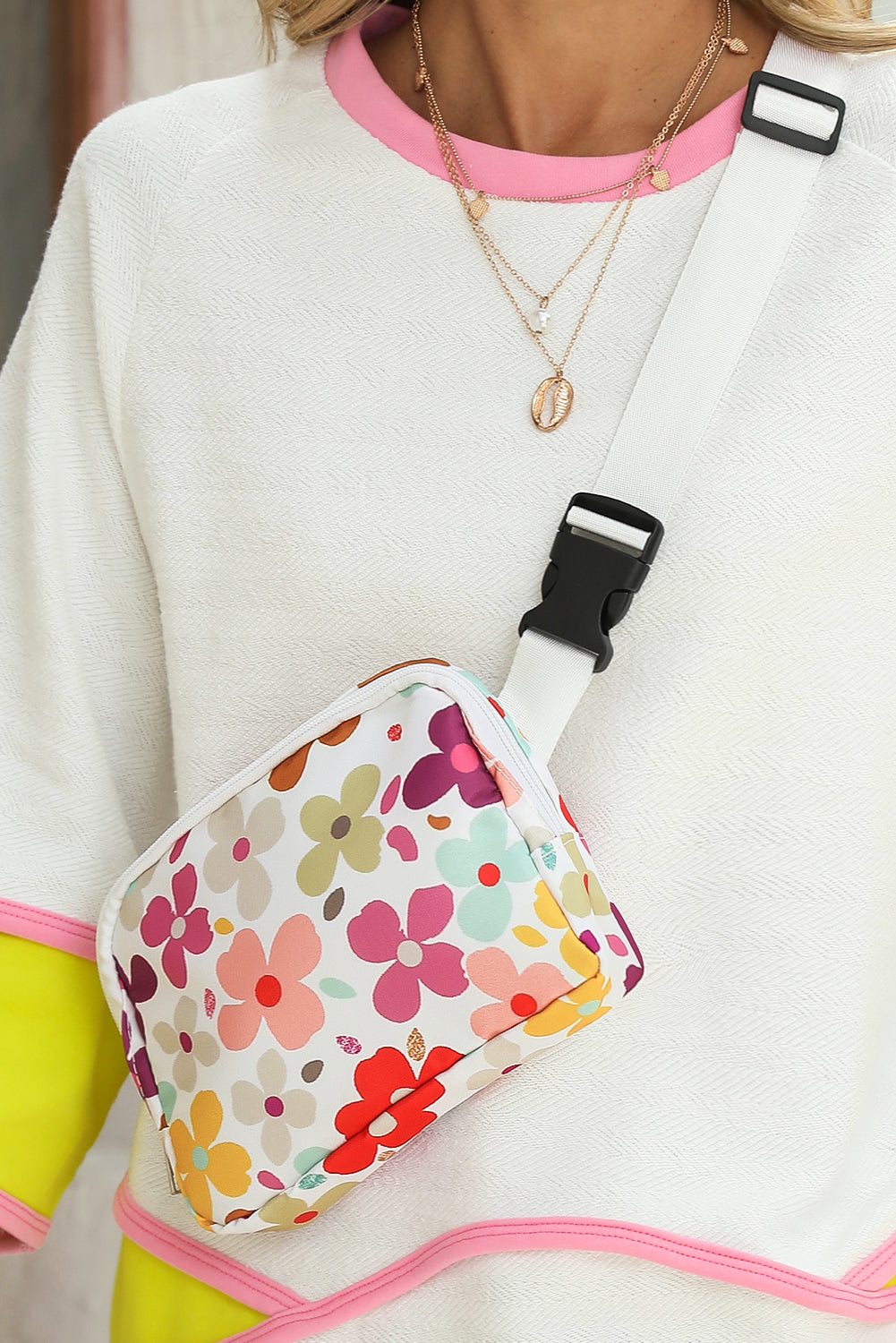 White 60s Vintage Flower Print Zip Up Crossbody Bag