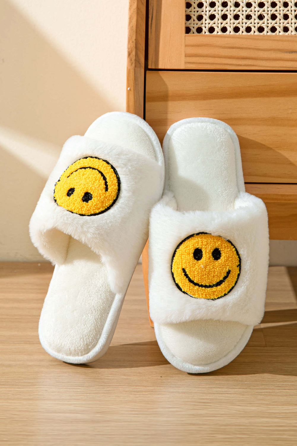 White Smile Graphic Plush Home Slippers