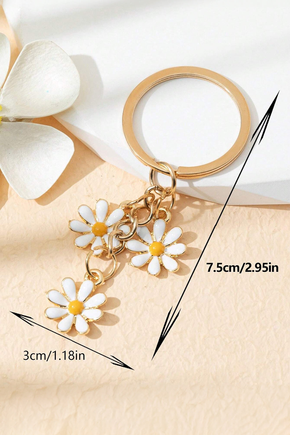 White Cute Daisy Shape Ornament Key Ring